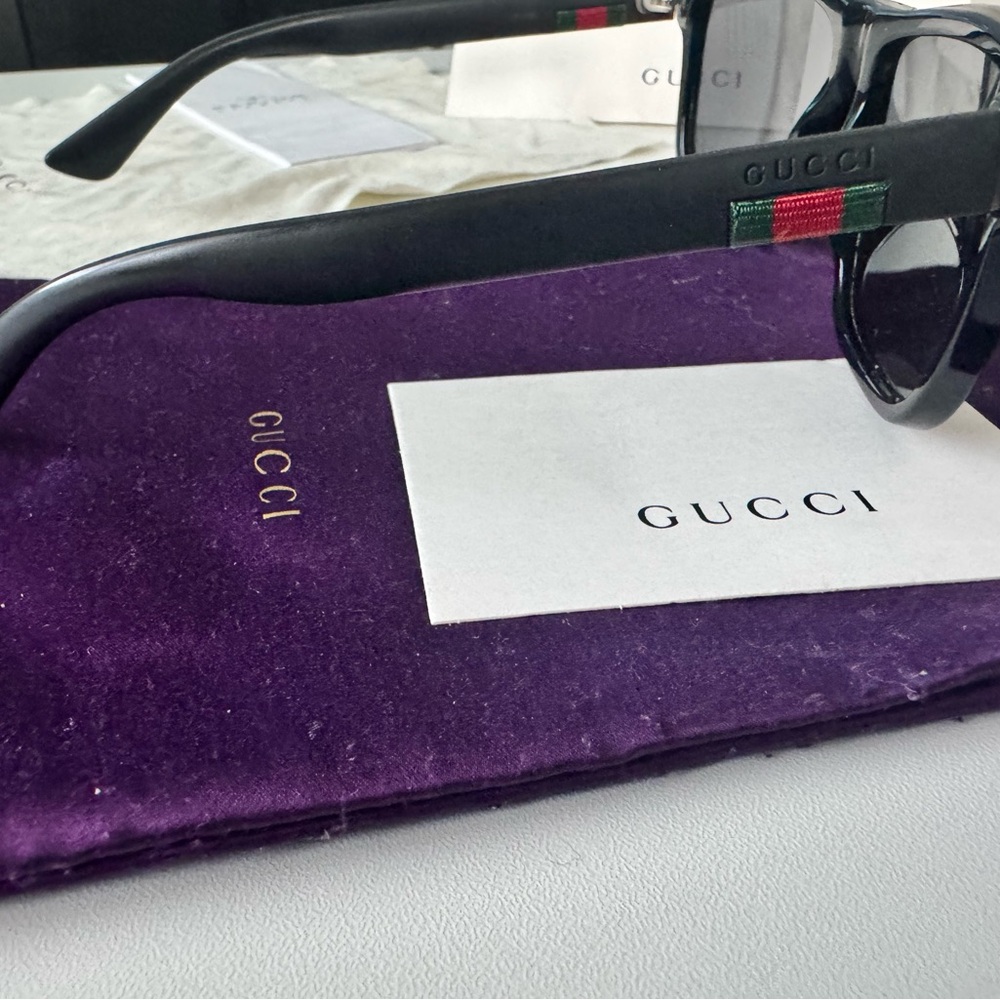 Gucci Dark-Tinted Oversized Sunglasses - Picture 3 of 5